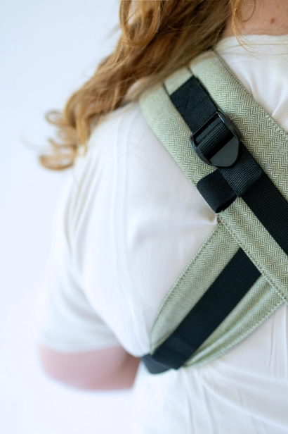 Nosidło ergonomiczne I QUSY OLIVE twill STANDARD (5).png