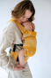 Nosidło ergonomiczne I QUSY Sand Stories MUSTARD STANDARD (2).png